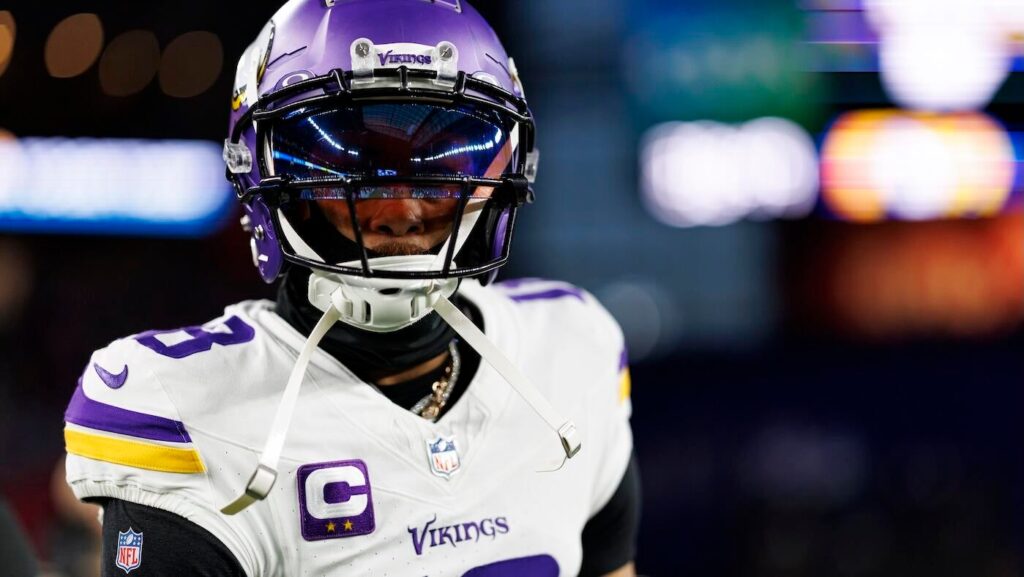 Vikings WR Justin Jefferson suffers hamstring strain, will be re-evaluated next week