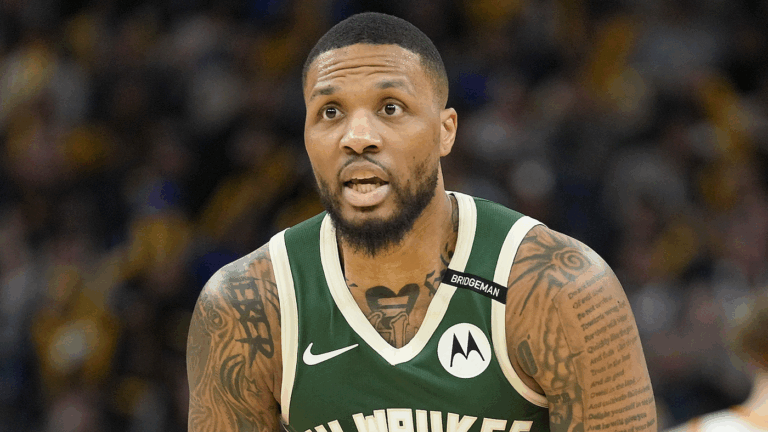 Damian Lillard posts picture with familiar No. 0 after Bucks announce Kyle Kuzma's number switch