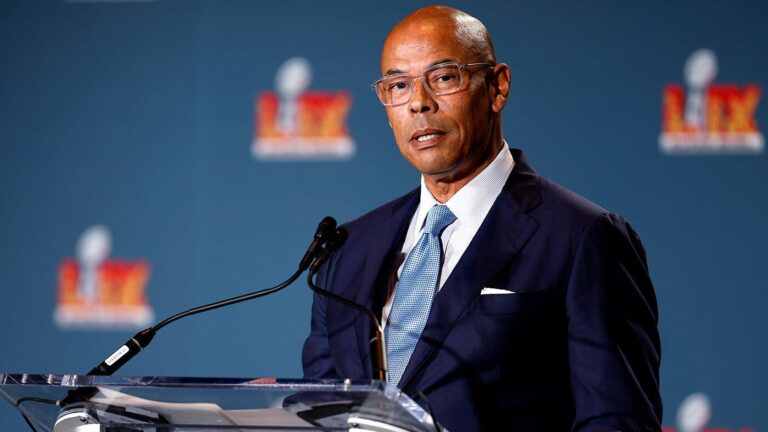 Conflict of interest now clouds tenure of NFLPA chief Lloyd Howell, who faces what should be an easy decision