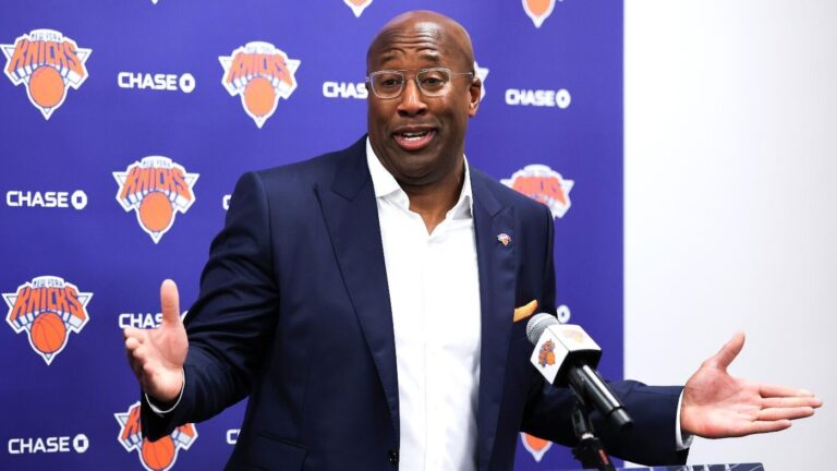 Knicks introduce Mike Brown: New York coach explains how he'll use Jalen Brunson, embraces title expectations