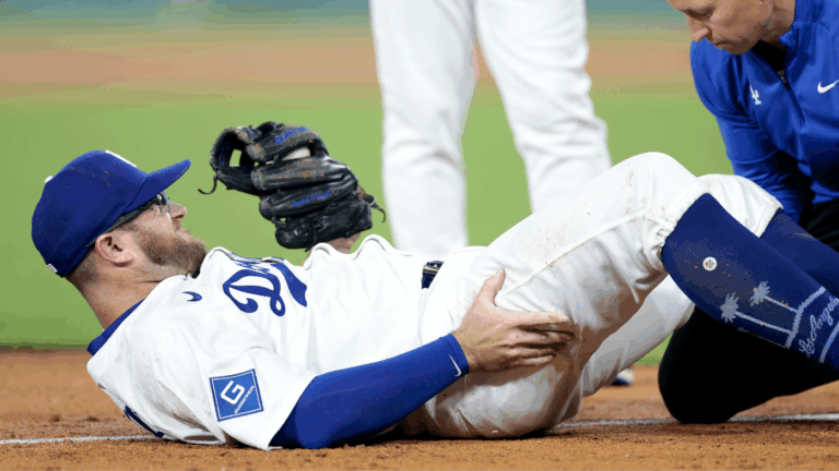 Max Muncy injury: Dodgers infielder (knee) helped off field, set for MRI after nasty collision at third base