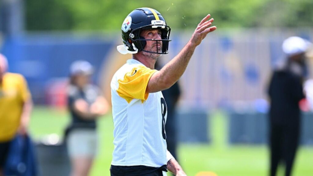 Steelers training camp: Aaron Rodgers shrugs off rocky first practice; 'Good to get that out of the way'