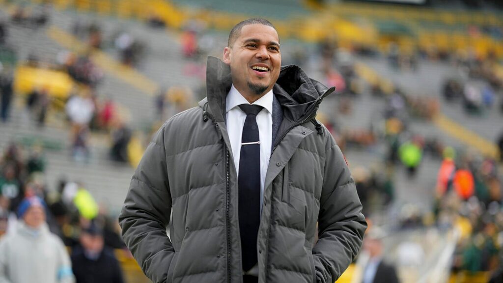 Bears extend GM Ryan Poles, showing confidence in young front office executive despite overall losing record