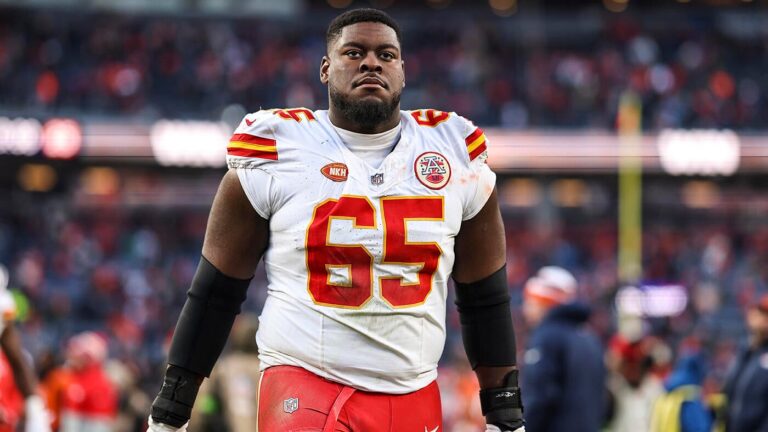 Agent's Take: What it will take for Chiefs to retain star guard Trey Smith for the foreseeable future