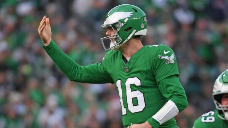 How former Day 3 Eagles' pick became Jalen Hurts' confidant in quarterback room