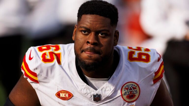 Chiefs make Trey Smith highest-paid offensive guard in NFL with four-year, $94 million extension