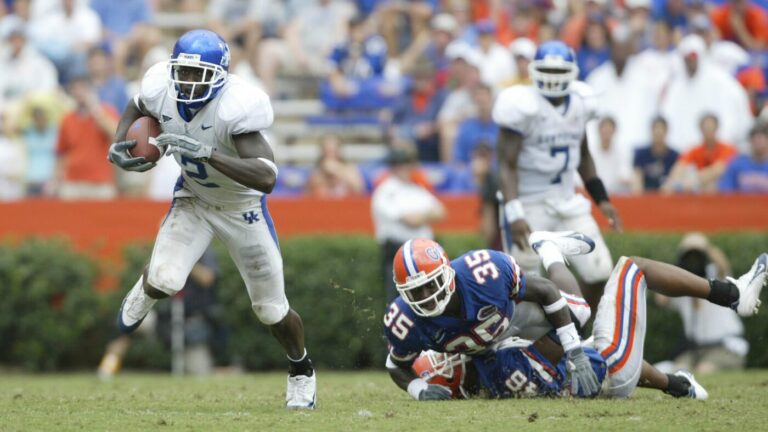 Ex-Kentucky football player Scott Mitchell stops suspected arsonist on Los Angeles hillside