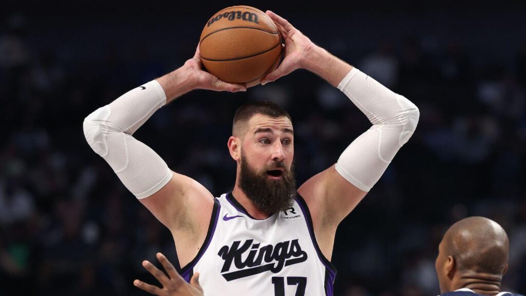 Jonas Valančiūnas 'absolutely' expected to play for Nuggets despite interest from Greek club, per team exec