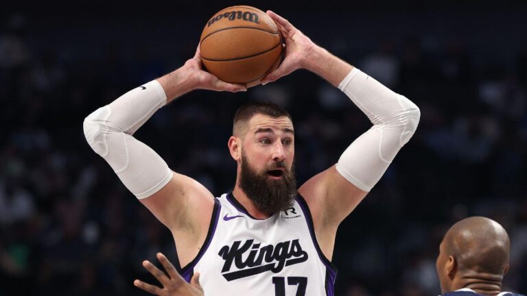 Jonas Valančiūnas 'absolutely' expected to play for Nuggets despite interest from Greek club, per team exec