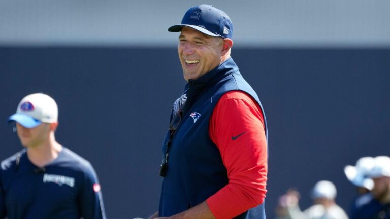 Mike Vrabel warns Patriots against training camp fights, recalling his own rookie scuffle with Steelers