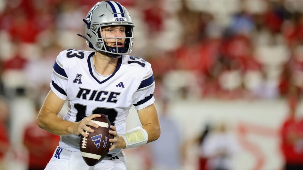 Fresno State quarterback E.J. Warner, son of NFL MVP Kurt Warner, named starter for Bulldogs, per report