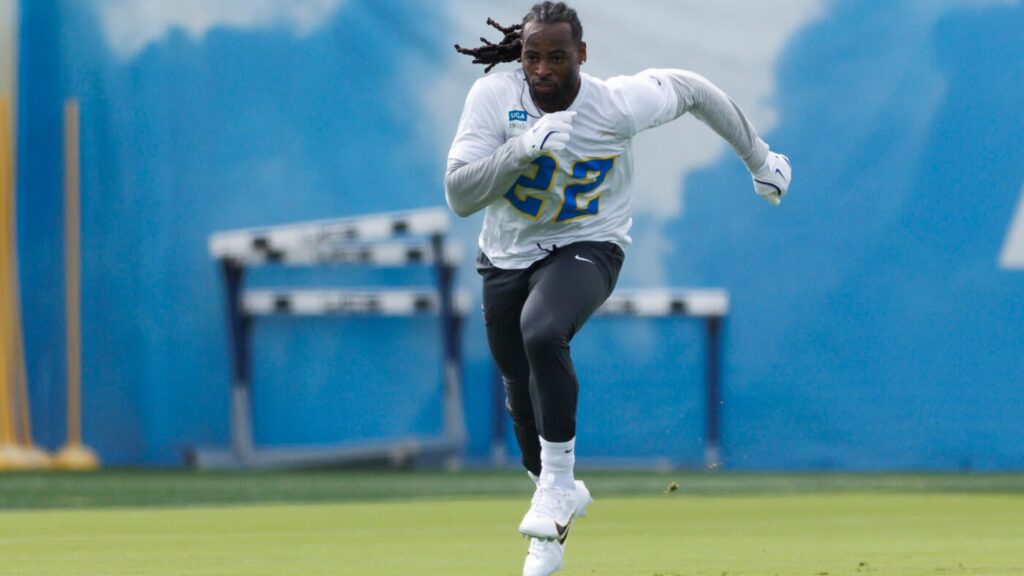 Chargers elevate RB Najee Harris to active roster ahead of Week 1, per report