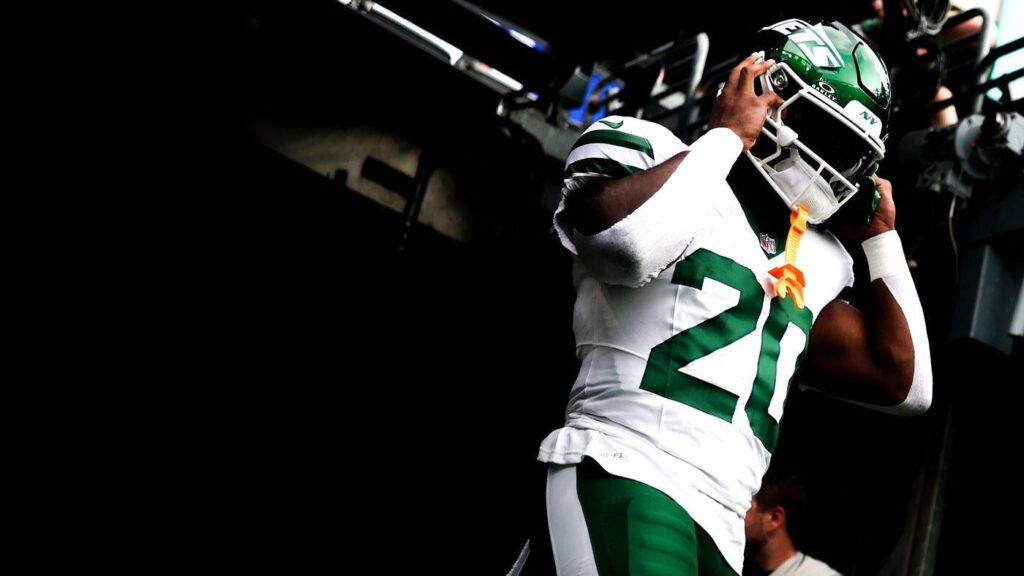 Aaron Glenn says Jets have no plans of trading RB Breece Hall despite depth: 'I like having three good guys'