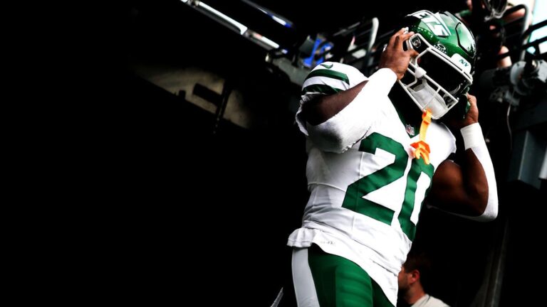 Aaron Glenn says Jets have no plans of trading RB Breece Hall despite depth: 'I like having three good guys'