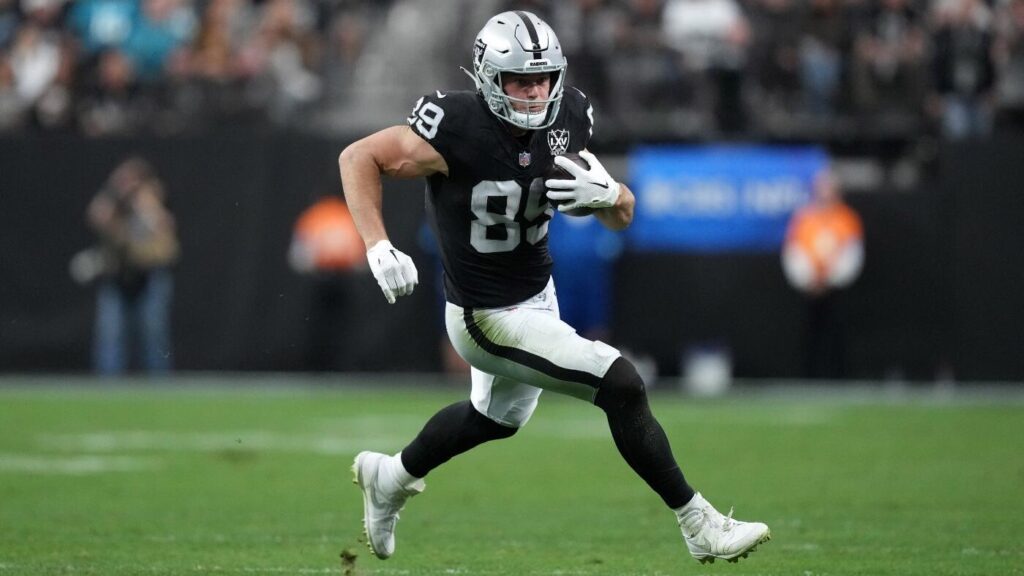 Las Vegas Raiders betting preview: 5 hot takes for the 2025 NFL season, including Ashton Jeanty, Brock Bowers