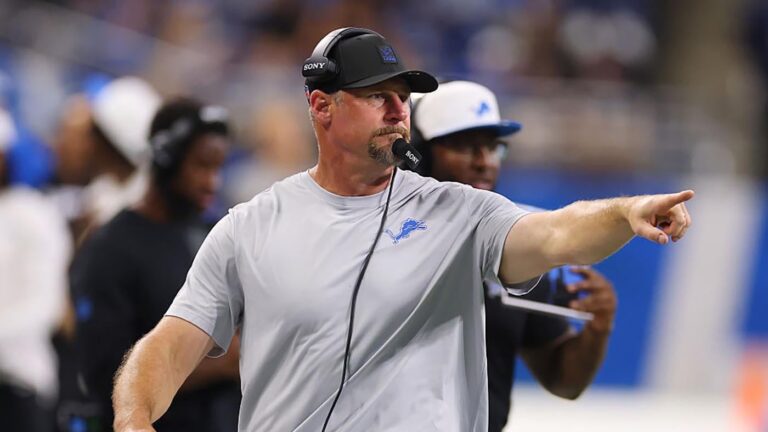 Dan Campbell reveals who has edge in Lions' backup QB competition: 'He doesn't get frazzled'