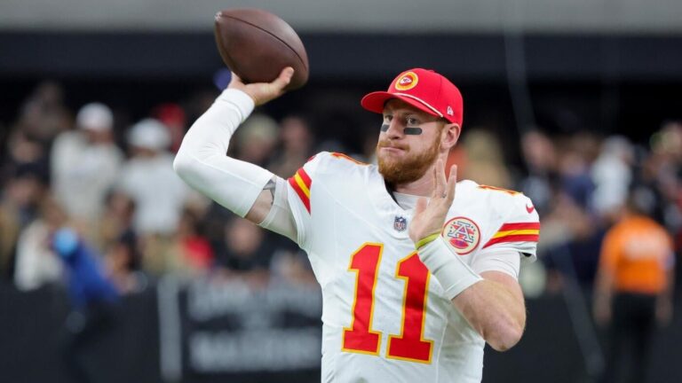 Vikings trade Sam Howell to Eagles; sign former Philly QB Carson Wentz as backup to J.J. McCarthy, per report