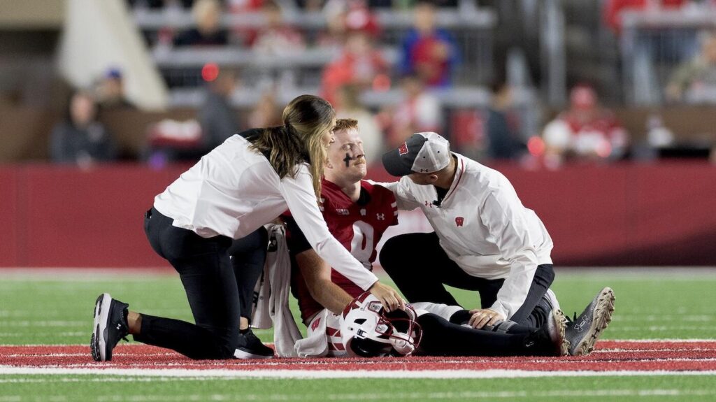 Billy Edwards Jr. injury: Wisconsin QB not expected to miss extended time after exiting Badgers' opener