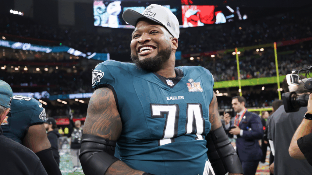 Eagles make third trade of week, bring back OL Fred Johnson from Jaguars for seventh-round pick, per report