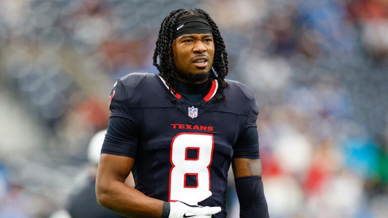 Eagles-Texans trade: Philadelphia lands WR John Metchie III, sends TE Harrison Bryant to Houston, per report