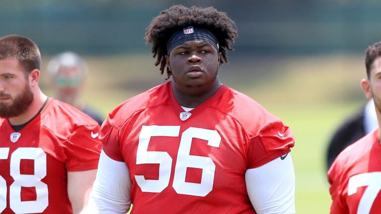 Desmond Watson, heaviest player in NFL history at 449 pounds, waived by Buccaneers, per report