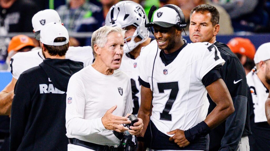 Why Raiders coach Pete Carroll defended Geno Smith after QB flipped off Seahawks fan