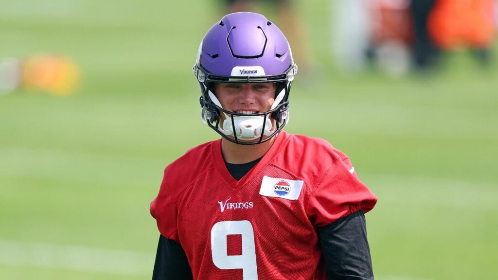 Vikings' J.J. McCarthy jabs Ohio State while praising toughness of rookie OL Donovan Jackson