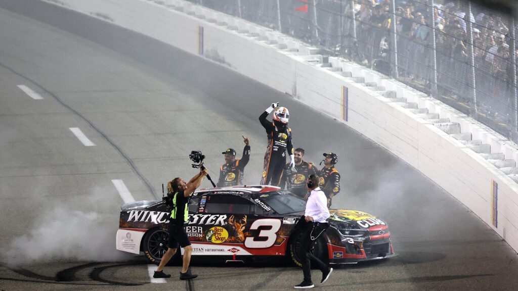 NASCAR at Richmond results: Austin Dillon earns redemption, playoff spot with back-to-back Richmond wins