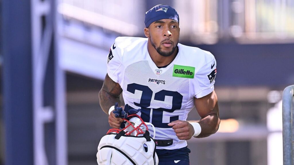 WATCH: Patriots rookie TreVeyon Henderson scores 100-yard kick-return TD on electrifying first NFL touch