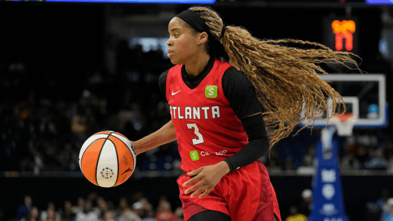 Jordin Canada injury: Dream point guard carried to locker room after hurting right leg in win over Mercury