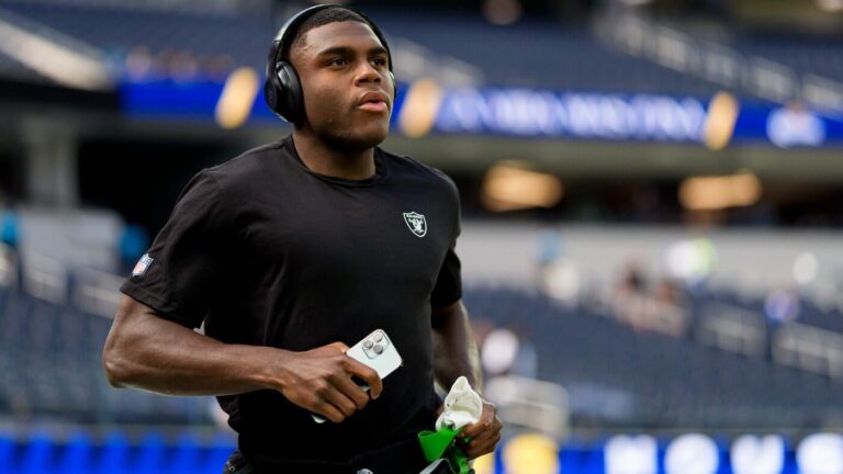 Jakorian Bennett took an improbable road to the Eagles; now he gets another opportunity to overcome adversity