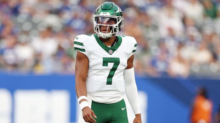 Jets coach Aaron Glenn 'very confident' in QB Justin Fields despite criticism of passing attack