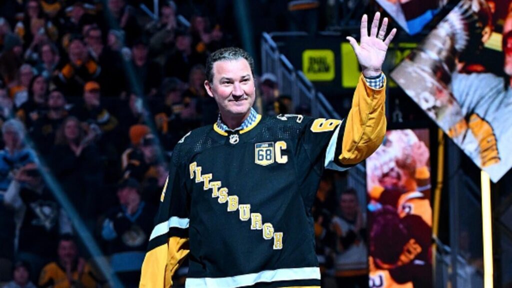 Mario Lemieux's bid to buy Penguins back is well below estimated asking price, per report