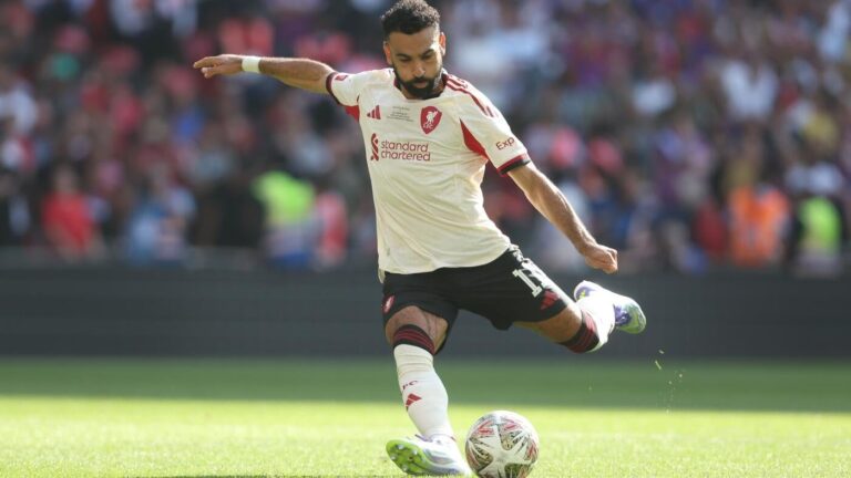 Premier League expert picks, best bets: Liverpool and Man City to battle for title as Arsenal's wait continues