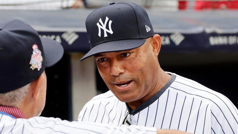 Mariano Rivera suffers torn Achilles tendon during Yankees Old-Timers' Day game