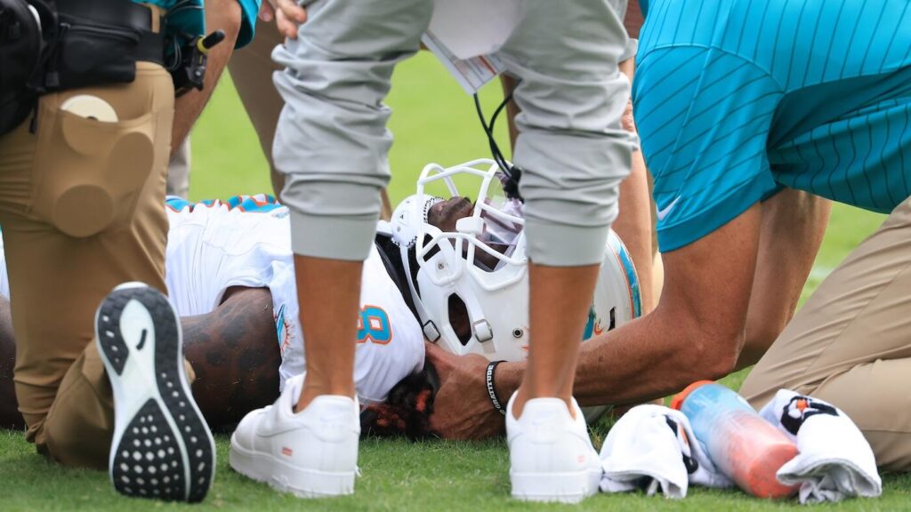 Dolphins RB Alexander Mattison undergoes season-ending neck surgery, per report