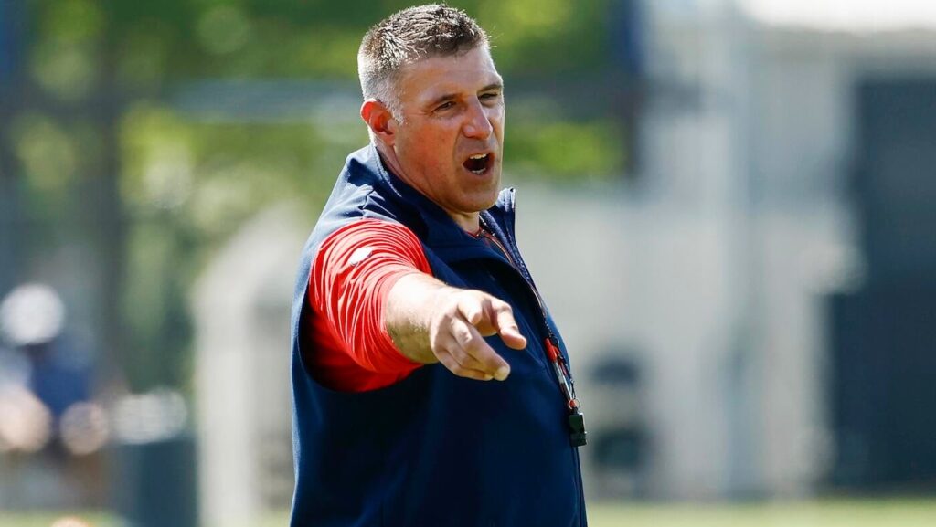 Patriots coach Mike Vrabel gets bloodied in training camp fight, tells WR 'You should have seen the other guy'