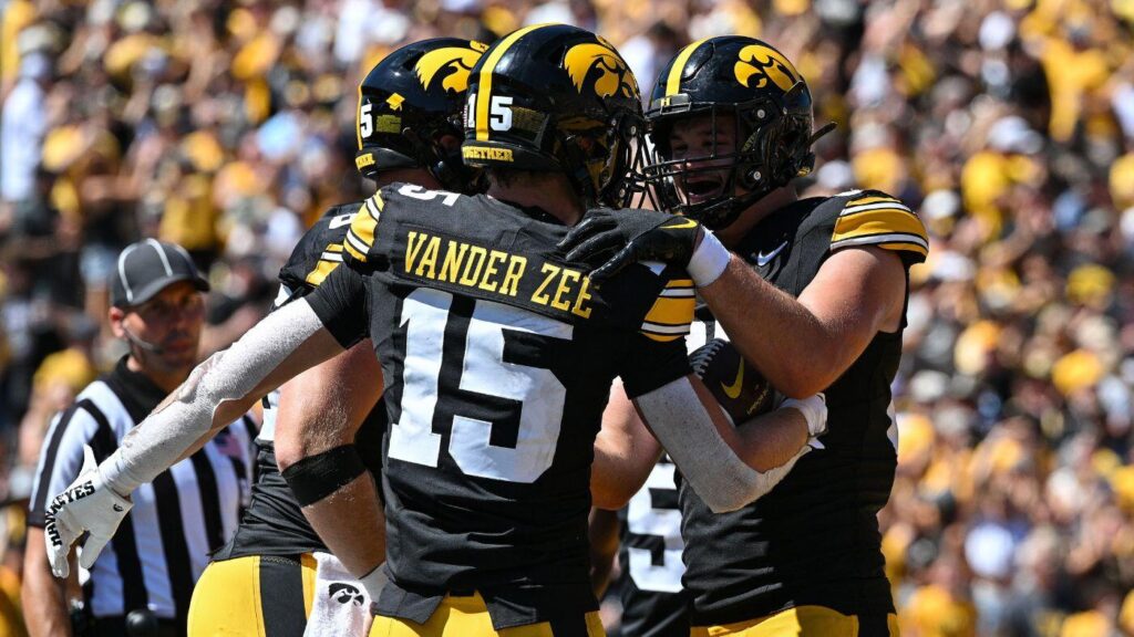 Reece Vander Zee injury: Iowa WR to miss month after suffering freak foot injury