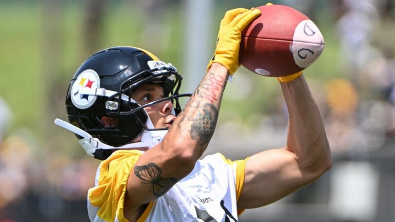 Steelers' Aaron Rodgers says 'talented' teammate Roman Wilson needs to 'get out of his head' for Year 2 jump