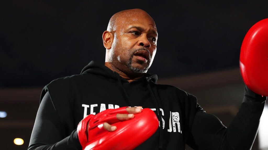 Roy Jones Jr. would 'definitely' referee Shaquille O'Neal vs. Charlie Mack