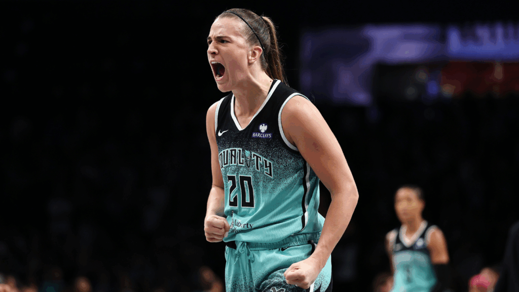 WATCH: Sabrina Ionescu seals Liberty's first win over Lynx this season with incredible four-point play