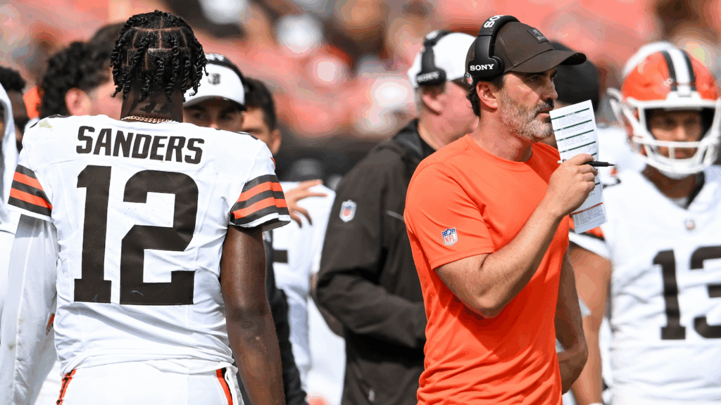 Kevin Stefanski addresses Shedeur Sanders sideline conversation, why Browns chose Tyler Huntley in 2-minute