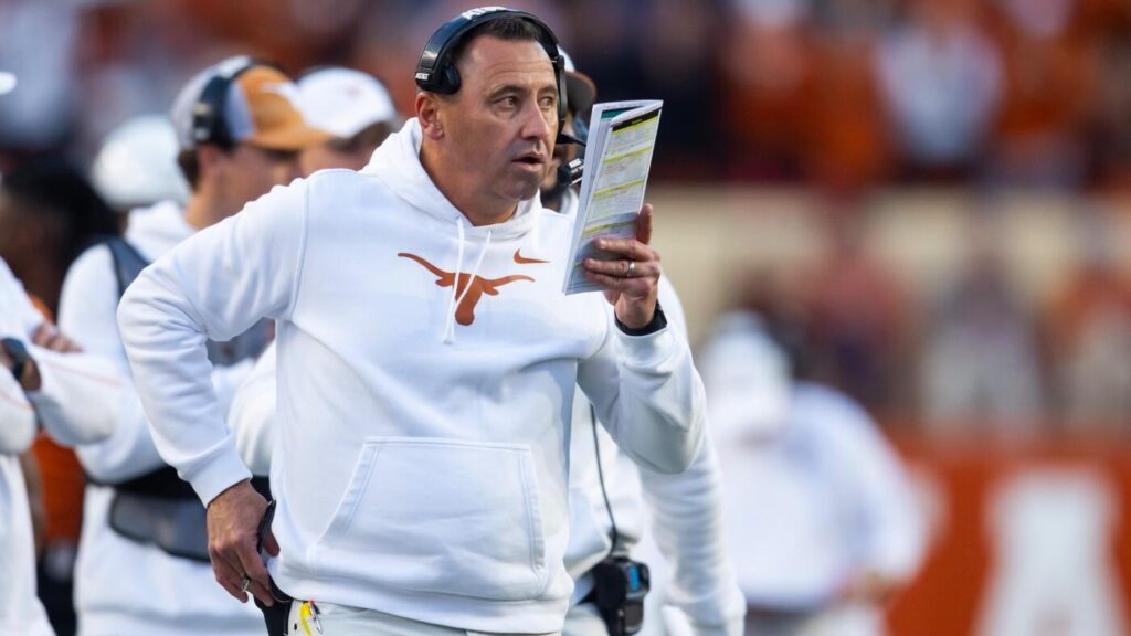 Today's top games to watch, best bets, odds: Two top 10 college football battles, Mariners-Guardians and more