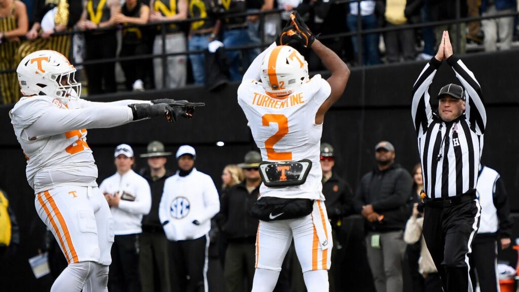 College football Week 1 betting: Proven expert shares best spots to target, including Syracuse vs. Tennessee