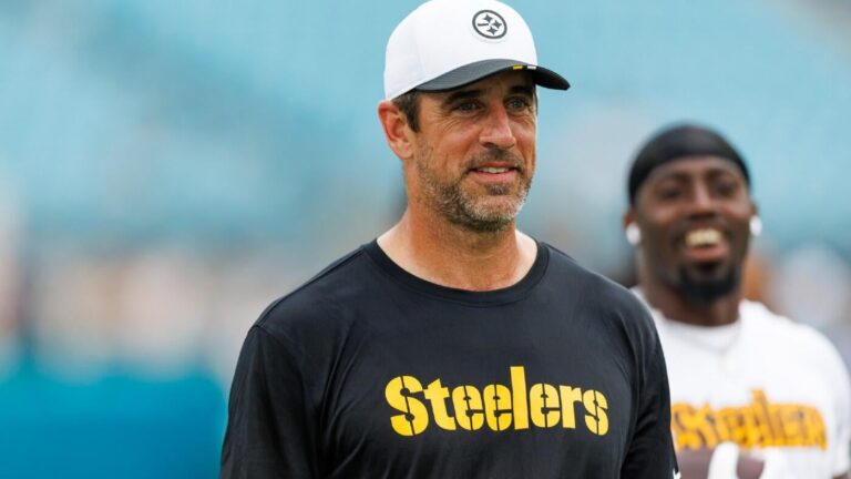 Steelers' Aaron Rodgers pokes fun of teammate Cam Heyward's ongoing contract hold-in