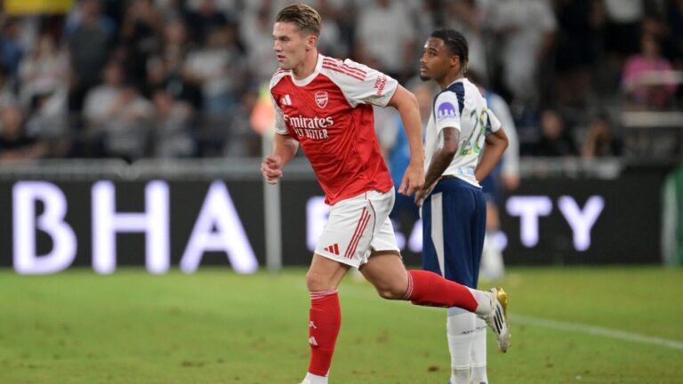 Manchester United vs. Arsenal odds, predictions, time: 2025 Premier League picks for Sunday, Aug 17