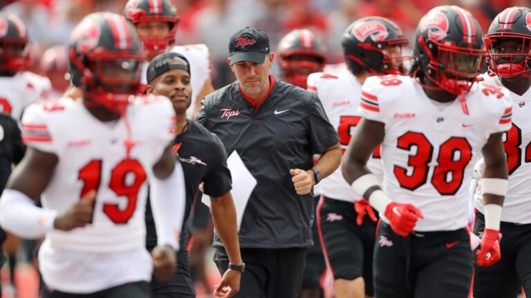 Sam Houston vs. Western Kentucky prediction, odds, best bets: Model's top free CFB picks for Week 0, 2025