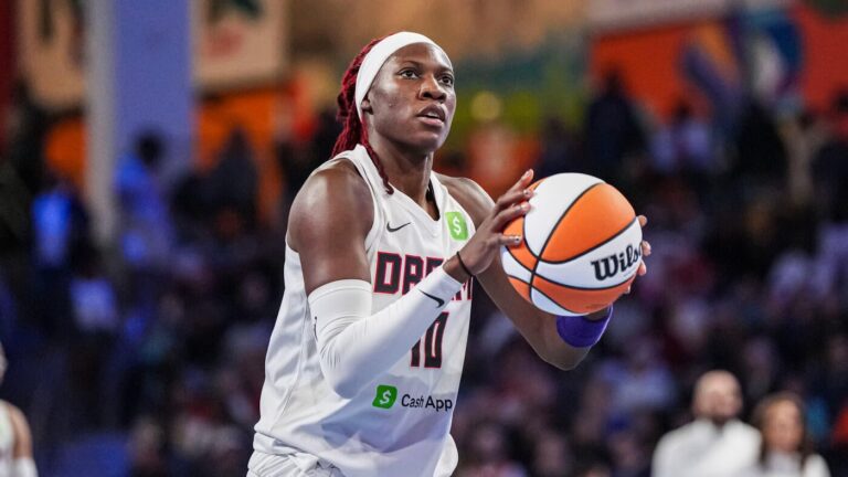 Today's top games to watch, best bets, odds: Key WNBA showdown, full MLB slate and more