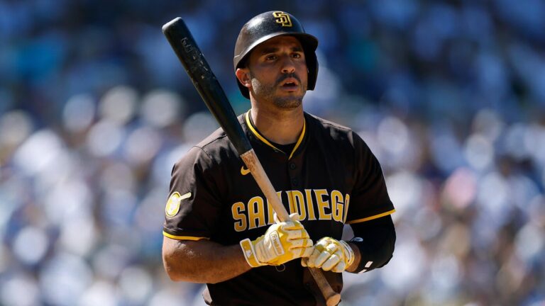 Padres' Ramón Laureano to miss start of playoffs after fracturing finger vs. Brewers