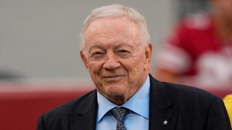 Cowboys' Jerry Jones not surprised by taunts from Packers fans as Micah Parsons wreaks havoc for Green Bay